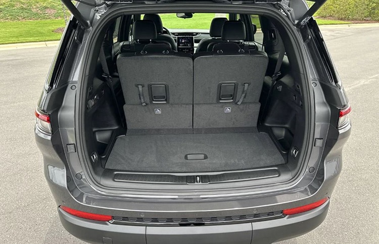 Rear Seating Jeep Grand Cherokee Hendrick Cars.jpg