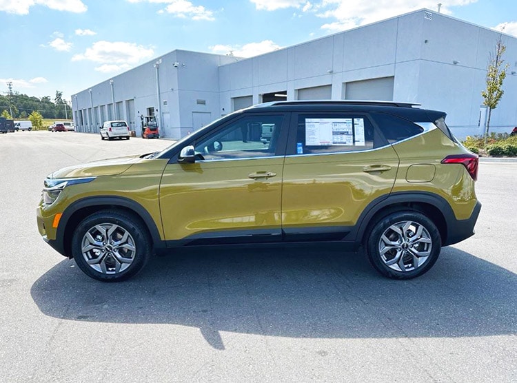 Green Kia Seltos Hendrick Cars.jpg