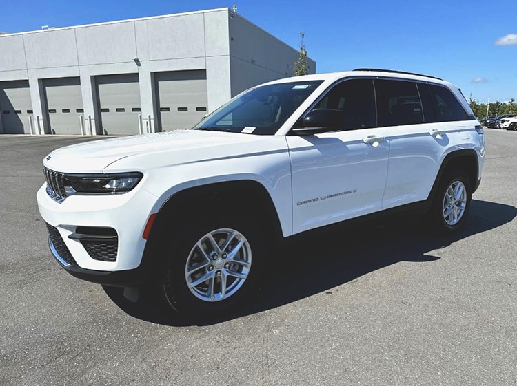 Jeep Cherokee Hendrick Cars angled.jpg