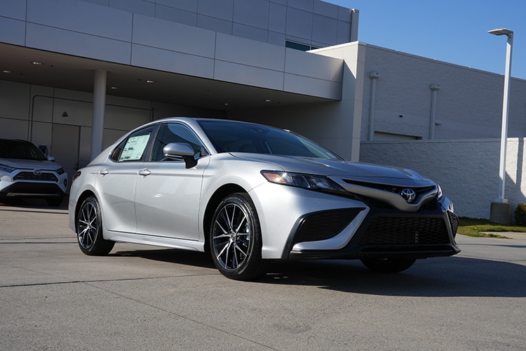 Toyota%20Camry%20Front%20Angle%20Hendrick%20Cars.jpg